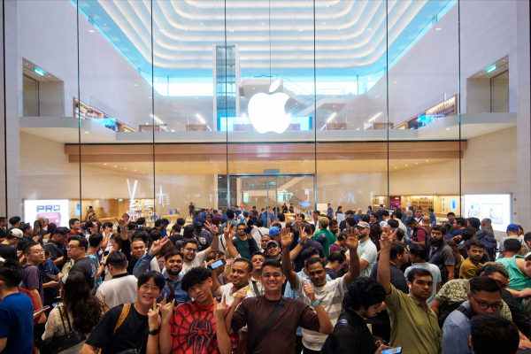 В мире стартовали продажи iPhone 18 Pro, Apple Watch Series 12, Ultra 4 и AirPods 5, первые фото.