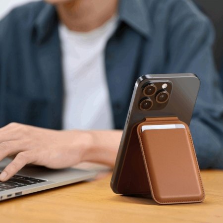 Магнитный бумажник с подставкой Satechi Magnetic Wallet Stand. Цвет: коричневый