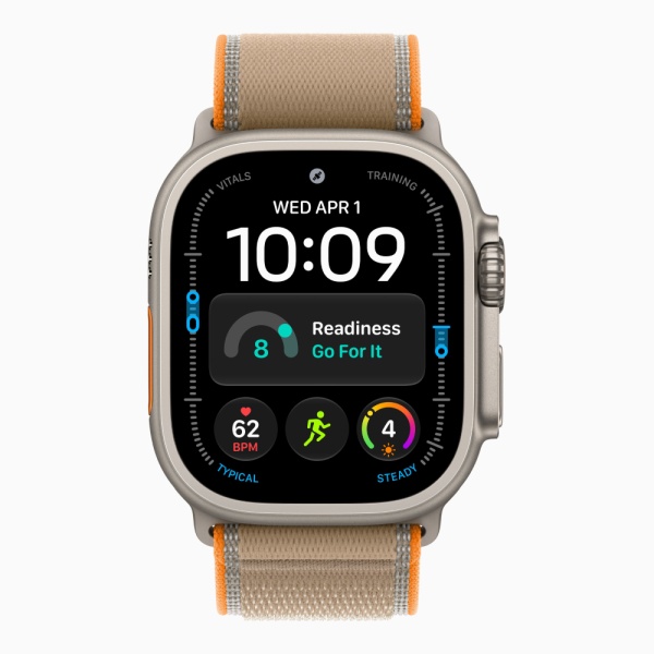 Apple Watch Ultra 4 (2026), 49 мм, природный титан, "походная петля" песочного цвета